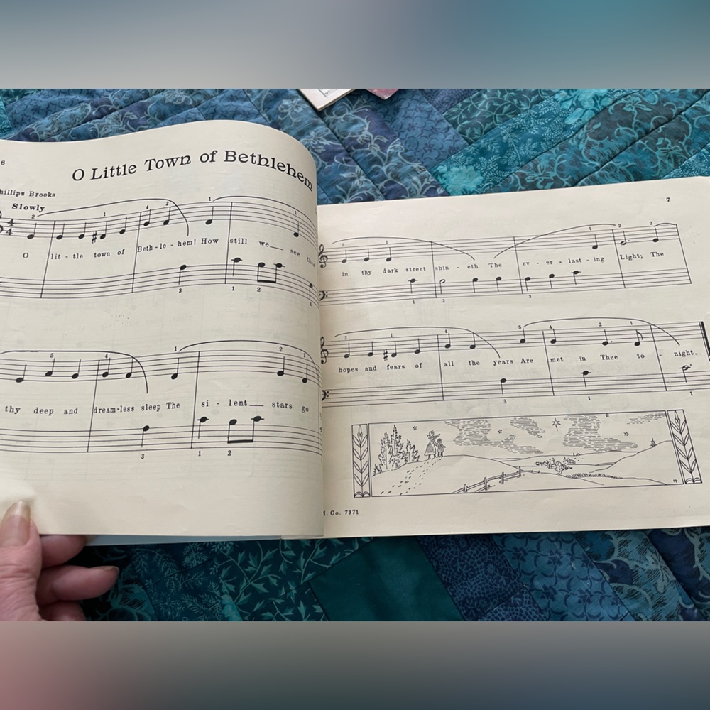 Vintage Christmas Piano Music 4 Books - Picture 5 of 7